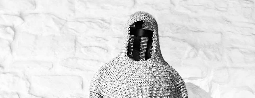 a chain mail symbolizing blockchain