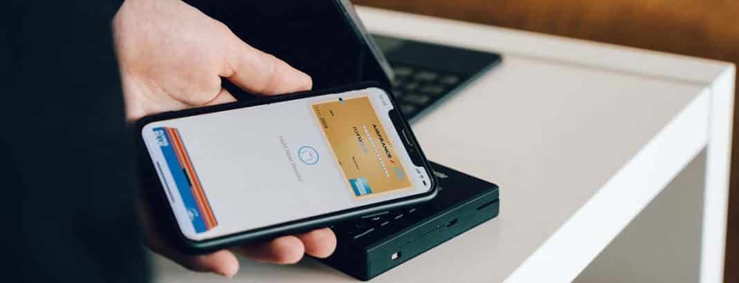 Paying contactless with a smartphone