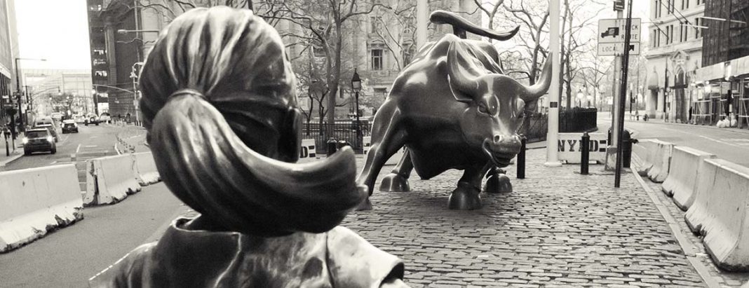 The image shows the artwork of the fearless girl and the charging bull.