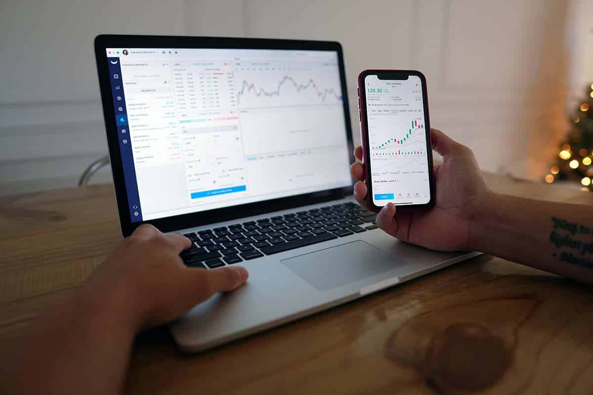 Smartphone and laptop stock charts. Robinhood day trading, Mydollarbills.com